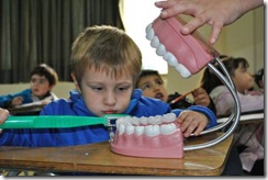 Clínica odontológica de la Universidad Mayor educa para prevenir