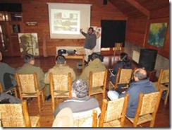 Experto en riesgos naturales dicta charla en Curarrehue