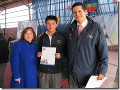 Alumnos de Pucón recibieron Beca de Apoyo a la Retención Escolar de Junaeb