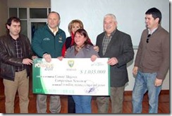 Municipio entregó cheques a ganadores del Fondeve 2011