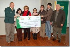 Municipio entregó cheques a ganadores del Fondeve 2011