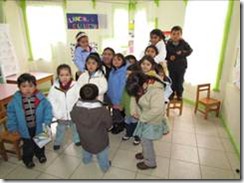 World Vision entrega parkas a niños de Curarrehue