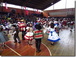Las cuecas y nuestro baile nacional brillaron en el gimnasio municipal de Curarrehue