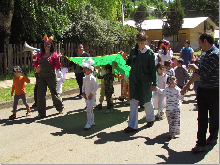 Con desfile es celebrado la semana del párvulo en Curarrehue (1)