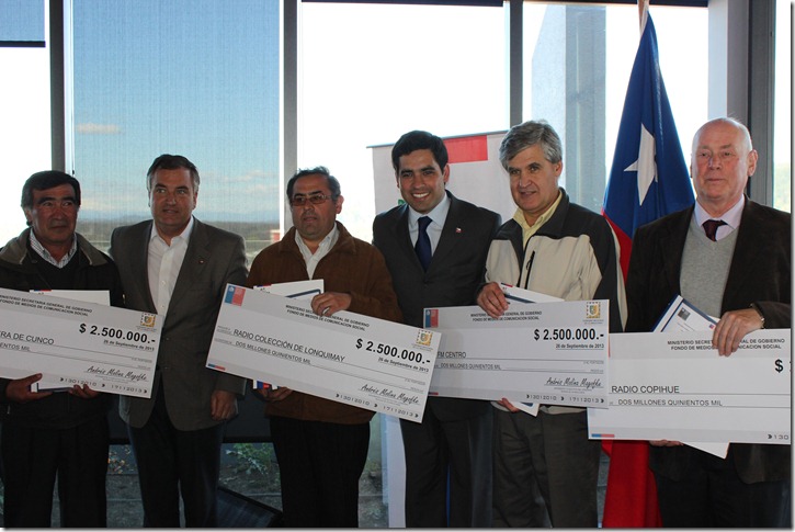 Parte de los 22 ganadores del Fondo de Medios 2013, entregados en edificio de la Intendencia Regional Araucanía
