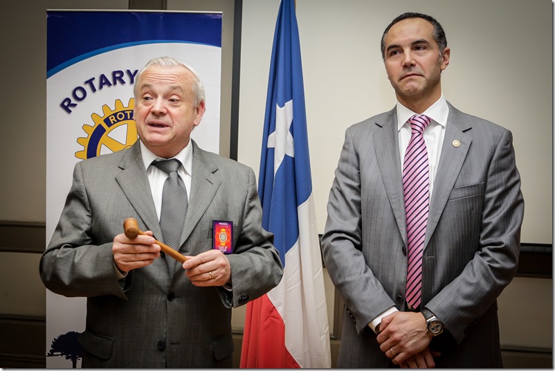 Pablo Herdener, presidente de Club Rotary Temuco junto a Eduardo Araneda, past presidente de la institución al momento del cambio de mando