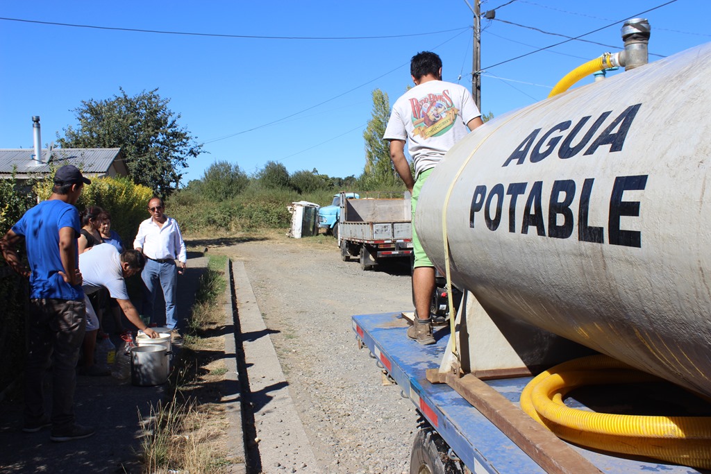 Emperador Orbita Explícitamente Camión aljibe reparte agua a los vecinos de Ñancul - Araucanía Noticias  Temuco