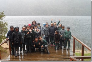 FOTO estudiantes de la Escuela de Paillaco, participan en el cuidado ambiental