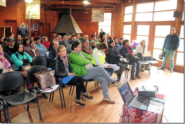 Comunidades Mapuche de Curarrehue abordaron ejecución de mejoramiento en 37 caminos  (2)