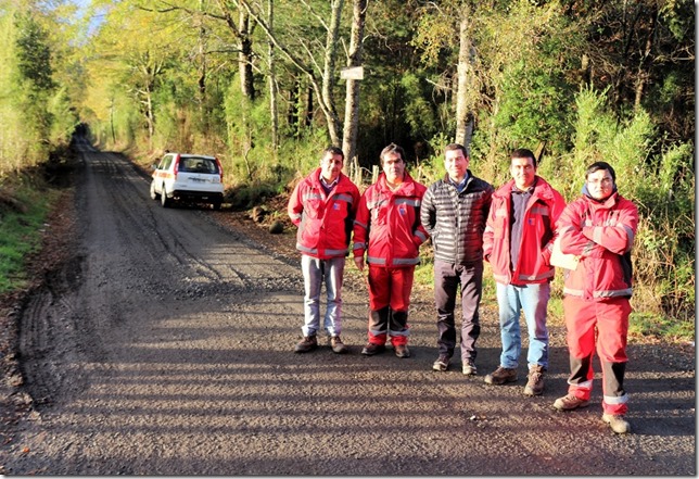 Director Regional de Vialidad se reune con cuadrilla Plan Indigena y Administracion Directa en Faja 4000 de Cunco (3)