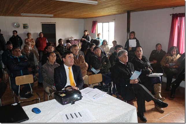 Vecinos y autoridades de la comuna conocieron obra de Conservación en Cruce Traiguén (6)