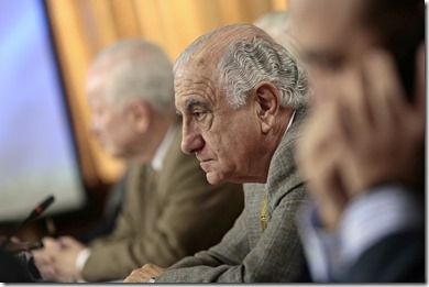 Valparaiso,    Congreso , Camara de Diputados 04 de Agosto 2016

Comision de Eventuales irregularidades ocurridas en Junaeb

Presidente: Germán Becker Alvear

la sesión tiene por objeto recibir al Ministro del Interior para que la ilustre respecto de la situación actual existente en la Región de la Araucanía, de los actos de violencia ocurridos recientemente y de las medidas que se han adoptado y de aquellas que se proyecta implementar a futuro, para lograr superar el clima de inseguridad que allí se vive. 	

Aldo Triacchini B / Camara de Diputados