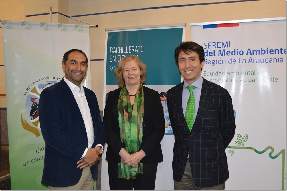 Bernardo Pardo, director regional Sernapesca -Rosemarie Junge, rectora Santo Tomás - Marco Pichunmán, Seremi de Medio Ambiente (1)