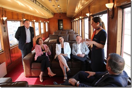 Marisa Kausel y Javiera Montes (al centro) junto a autoridades de EFE y Subs. Turismo en lanzamiento de trenes turísticos.