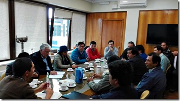 Reunión de trabajo Vialidad Araucanía con Asociación de Municipalidades con Alcalde Mapuche (1)