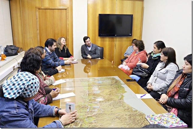 Dirigentes de sectores del camino Freire - Cunco se reunieron con Director de Vialidad (3)