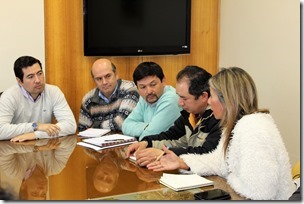 Director Manuel Robles revisó con dirigentes de comunidades del Sector Las Cardas de Victoria el proceso de licitación de Consultoría (2)