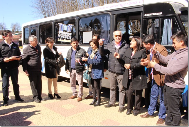 FOTO PRINCIPAL En Gorbea Inauguran nuevo bus escolar y entregan 220 tarjetas para estudiantes vulnerables