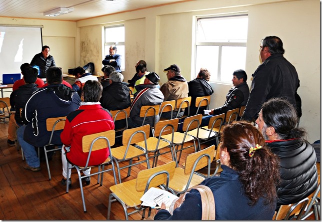 Autoridades y Dirigente de Carahue conocieron en Reunión de Participación Ciudadana avances en trabajos del Contrato de Conservación Global Sector Costa  (4)