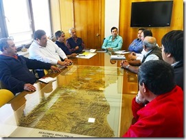 Reunion Director de Vialidad con Alcalde y dirigentes de Tolten (2)