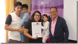 Familias de Villarrica reciben emocionadas  beneficios del Estado (2)