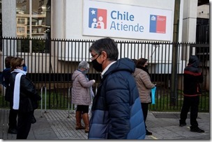 VALPARAISO: Larga fila en las oficinas de Chile Atiende