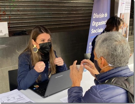 Seremi Consuelo Gebhard postulando a beneficiados del IFE Ampliado