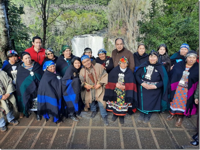 Beneficiarios del proyecto en un mirador turístico implementado gracias a CONADI