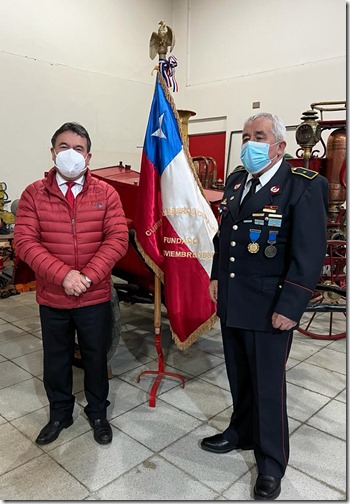 Diputado Beltrán con bomberos de Curacautín