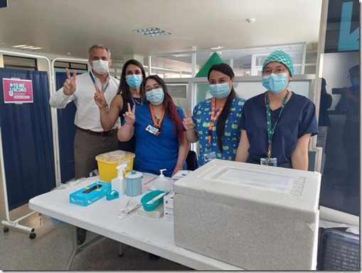 Punto de vacunación implementado por equipo de CESFAM Villa Alegre en CDT del Hospital Regional de Temuco