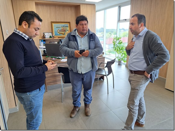 Dirigentes con alcalde de Toltén