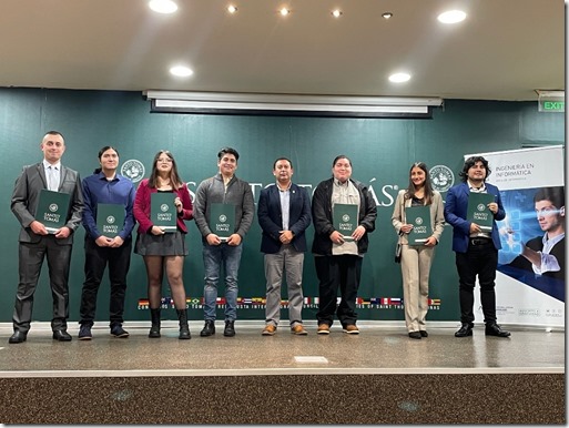 Estudiantes del área informática del Instituto profesional Santo Tomás reciben certificaciones académicas ligadas a la industria