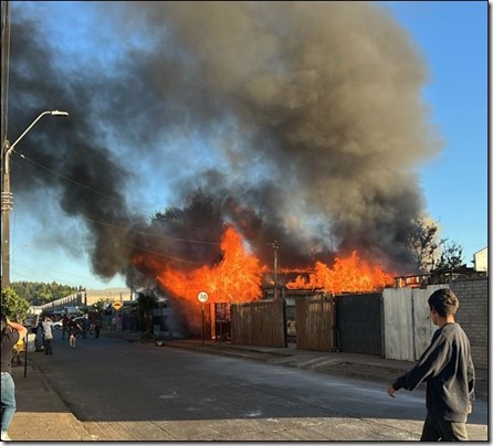 Fuego arrasa con casa en Collipulli