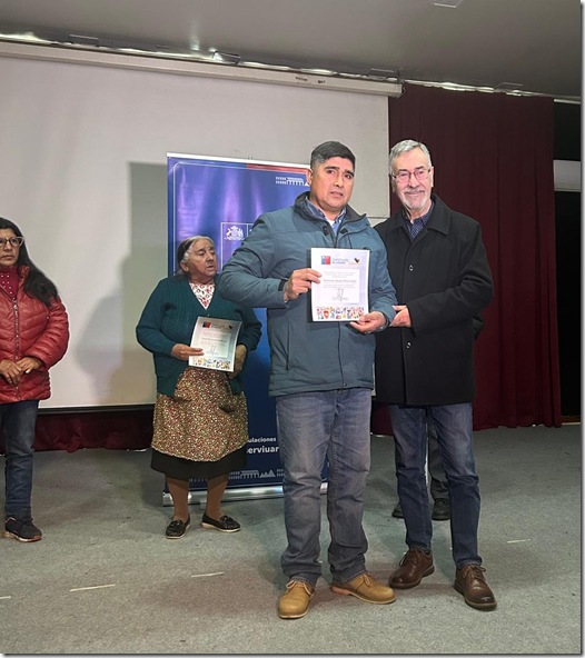 Diputado Saffirio celebra entrega de subsidios en Victoria