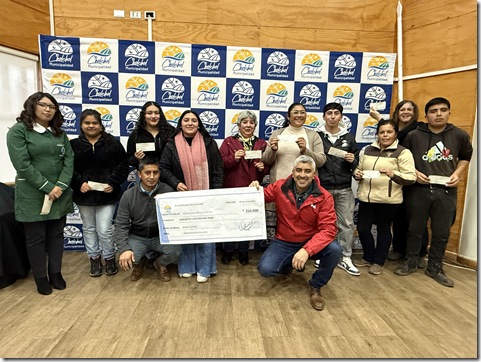 100 jóvenes de Cholchol reciben becas para estudios superiores