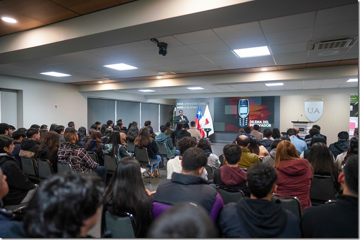 FOTO lanzamiento del libro el código invisible 1
