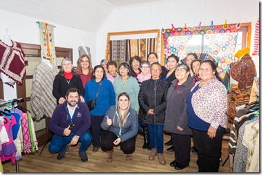 Artesanas taller laboral Rayen Liwen Hualpin con nueva implementación