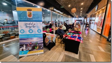 Artesanos y productores de Lumaco exhiben sus productos en Temuco con apoyo municipal