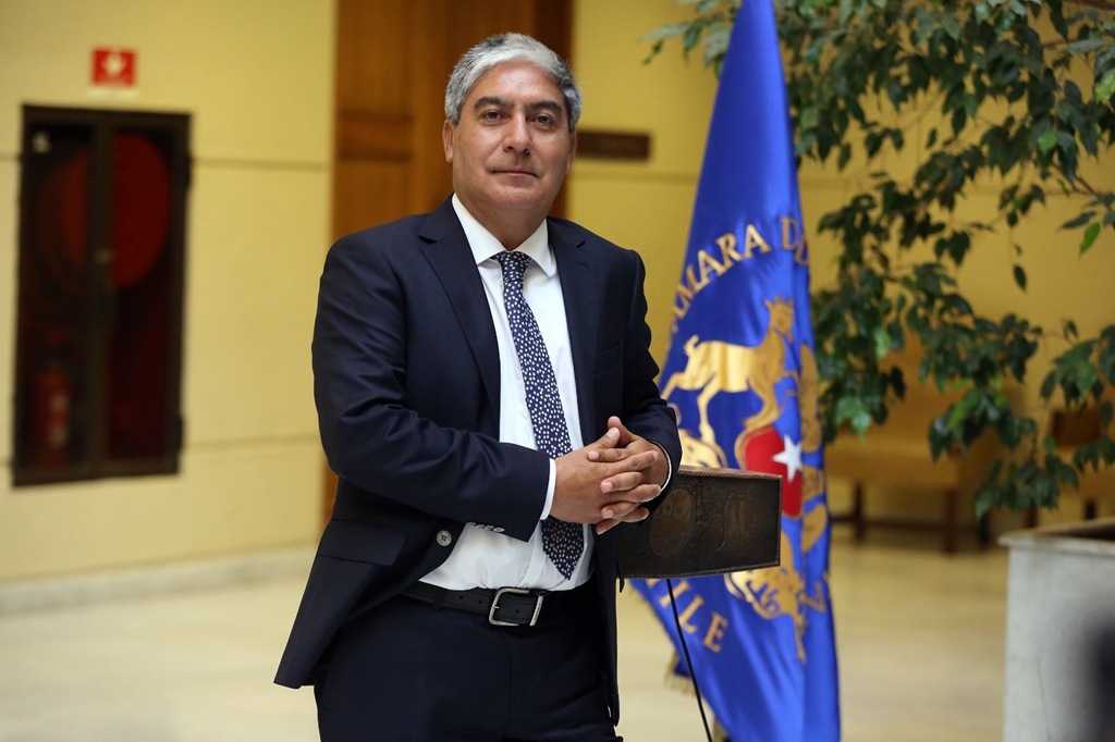 Diputado Henry Leal presenta proyecto que busca acelerar la autorización y el pago de licencias médicas a los pacientes que estén en tratamiento por cáncer