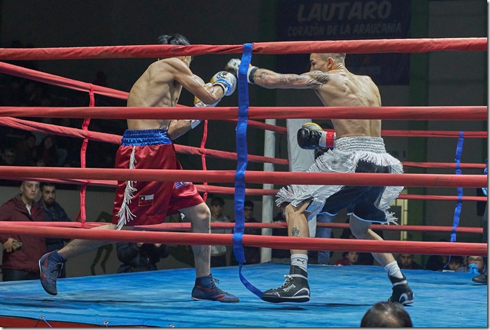 Enrique “Salva” Guzmán gana por nocaut técnico en Velada de Boxeo en Lautaro