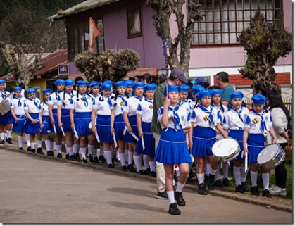 Desfile cívico por Fiestas Patrias en Pichi Pellahuen, Lumaco
