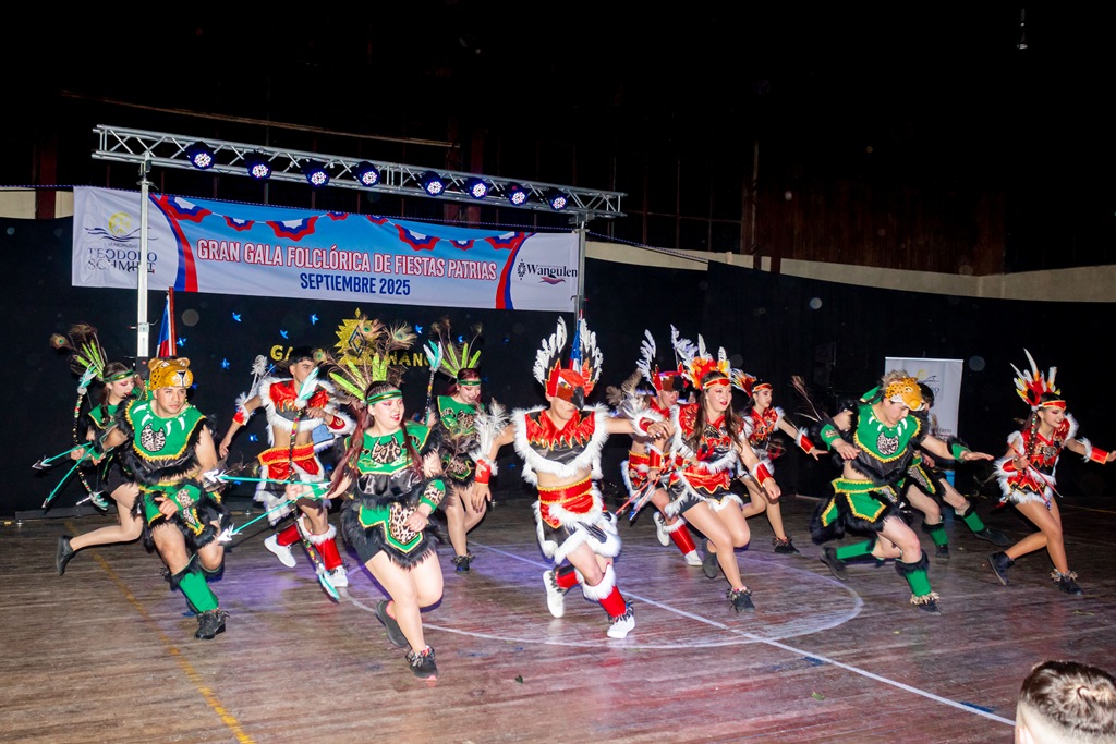 Gala Folclórica Ballet Municipal Wangülen en Teodoro Schmidt