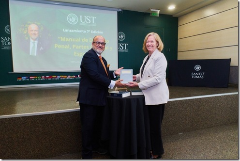 Lanzamiento de la 7ª edición del Manual de Derecho Penal convocó a la comunidad jurídica en la Universidad Santo Tomás Temuco (1)