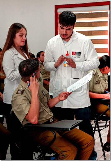 FOTO segundo taller de ingl&eacute;s a carabineros 2
