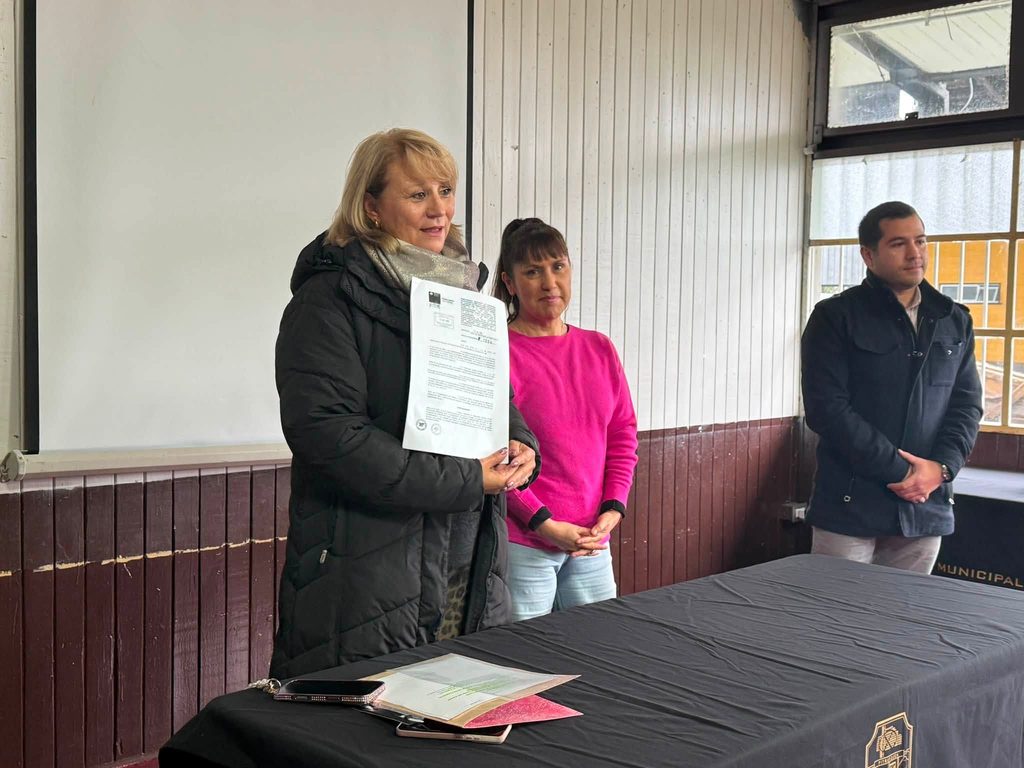 Familias del comité rural El Copihue celebran la obtención de sus subsidios habitacionales en Pitrufquén.