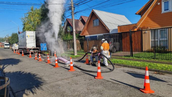 Trabajos de rehabilitación de redes de alcantarillado con tecnología sin zanja en la región de La Araucanía