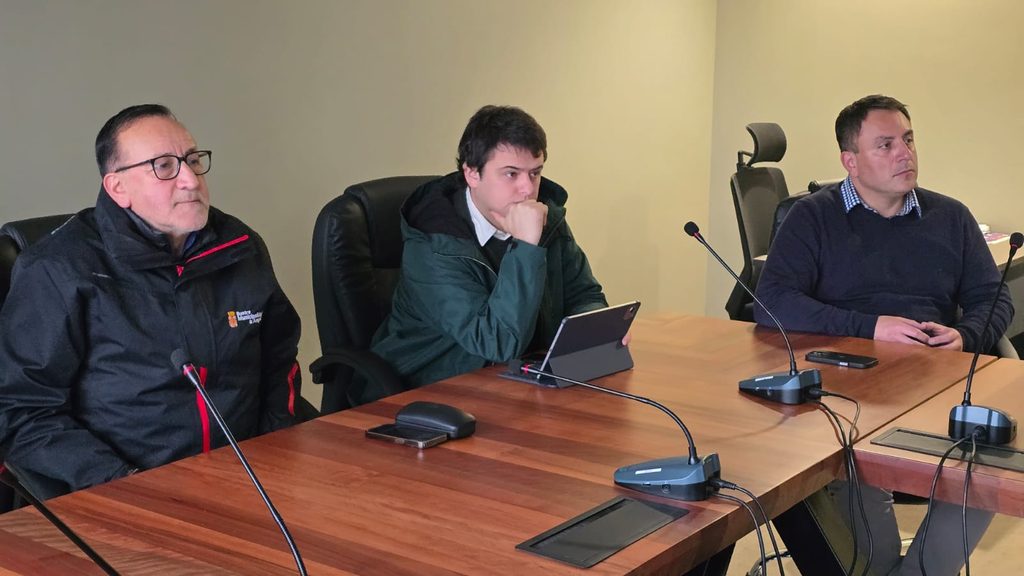 Autoridades presentan proyecto de modernización de semáforos inteligentes en la ciudad de Angol