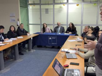 Autoridades regionales revisando medidas preventivas para el sector silvoagropecuario ante el sistema frontal en La Araucanía