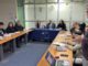 Autoridades regionales revisando medidas preventivas para el sector silvoagropecuario ante el sistema frontal en La Araucanía