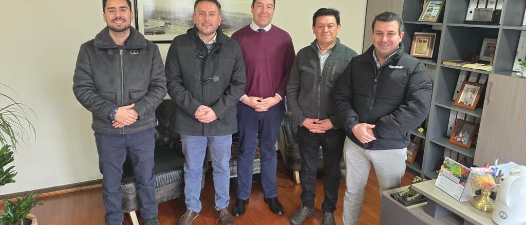 Fachada representativa de una planta de revisión técnica moderna en Chile